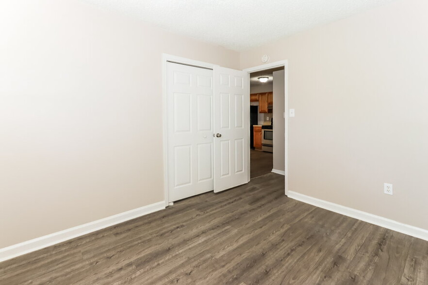 Building Photo - 429 Azalea Dr