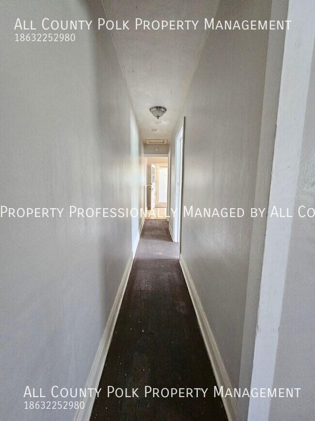 Building Photo - 918 E Lime St
