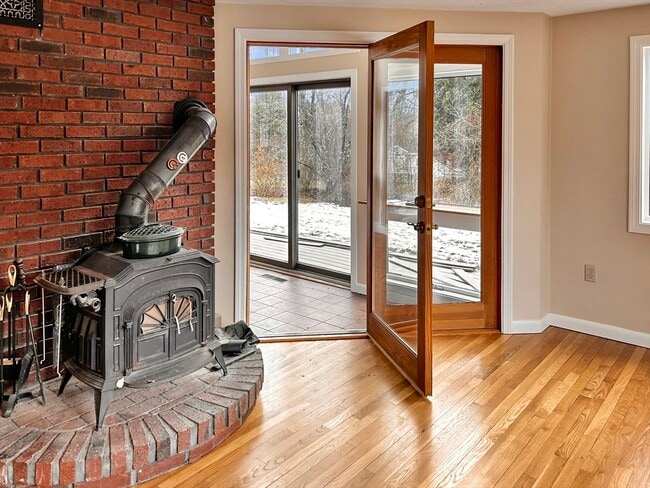 Building Photo - 6 Bancroft St