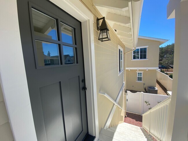 Building Photo - 205 Oak Tree Cir