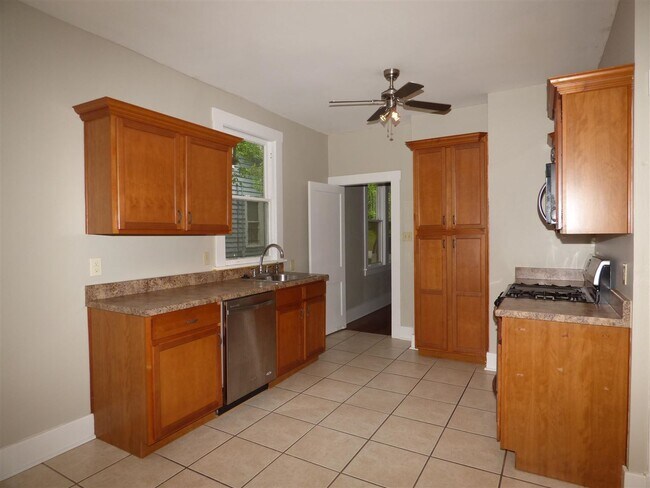 Building Photo - 447 Dickinson St