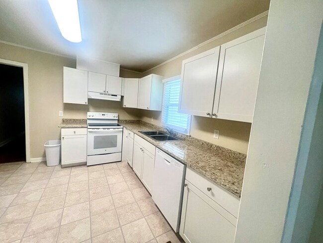 Building Photo - 121 Orchard Ln