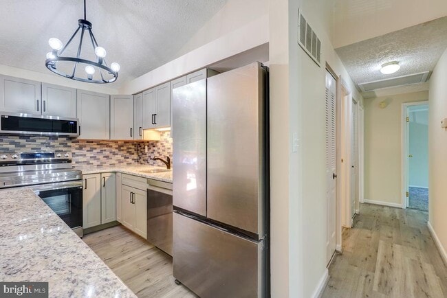 Building Photo - 18304 Swan Stream Dr