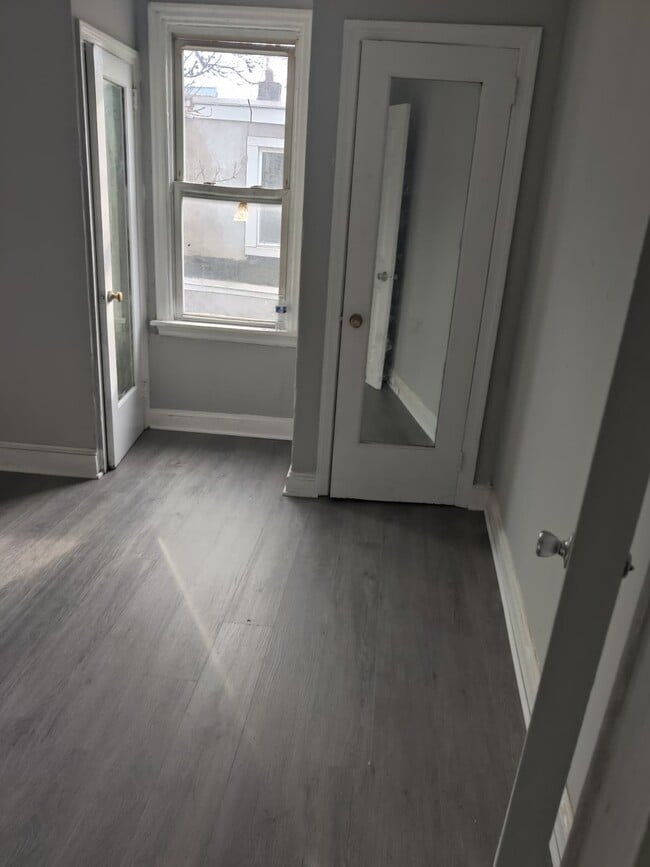 Building Photo - 2045 Fernon St