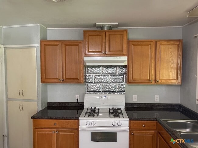 Building Photo - 303 Ridge St