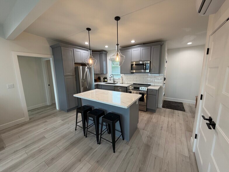 Large Island, open to Great Room. Furnished w/ reclining sofa! - 3020 N 33rd St