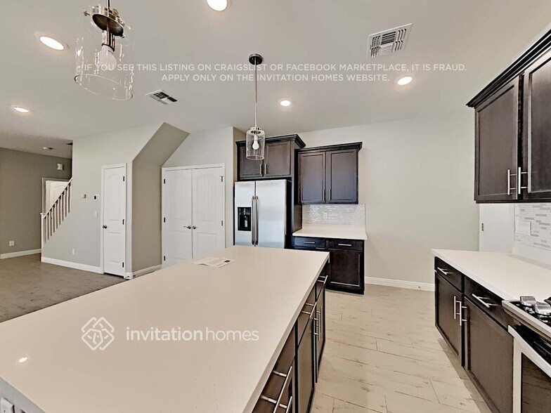 Building Photo - 5029 S Chassis