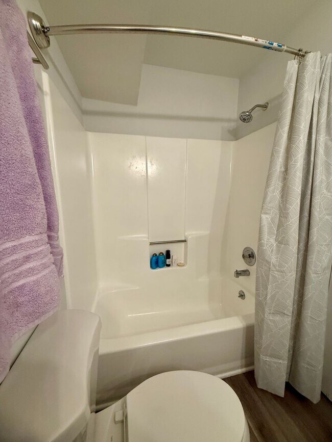 Building Photo - Fully Furnished Condo with community pool