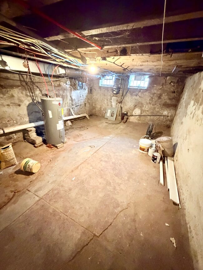 Building Photo - 2814 Helen St