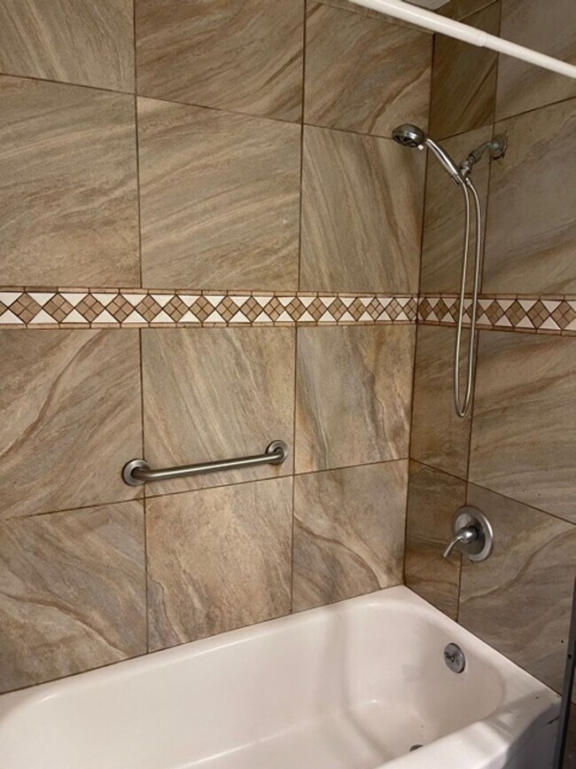 Building Photo - Close to South Alabama 3/2 Single Car Garage