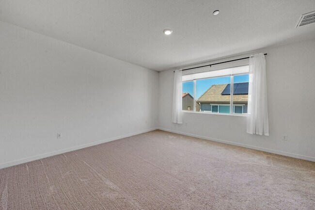 Building Photo - Never Lived In 4 Bedroom Home for Rent in Folsom Ranch!