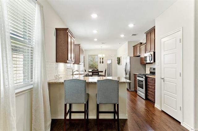 Building Photo - 2157 Miramar Dr