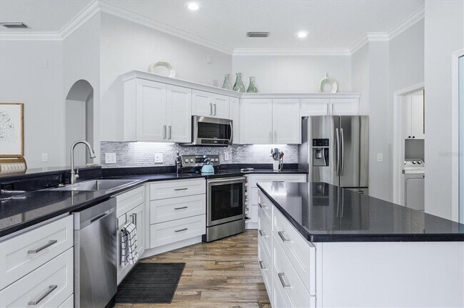 Building Photo - 4617 Egmont Dr