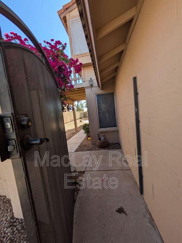 Building Photo - 9223 S 45th Pl