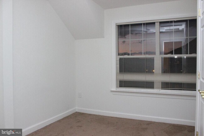 Building Photo - 8289 Glade Bank Dr