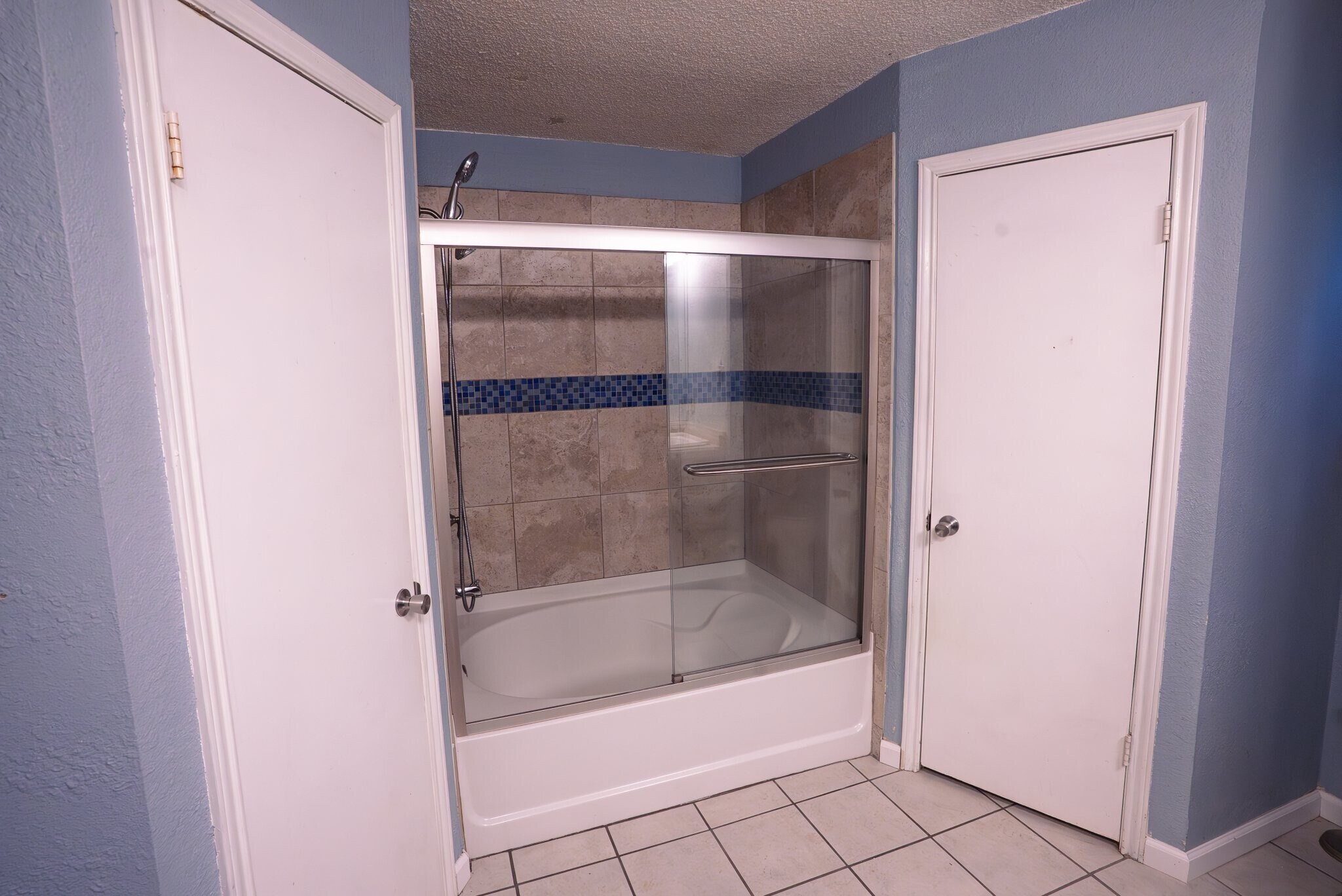 Building Photo - 9904 Briar Ridge Dr