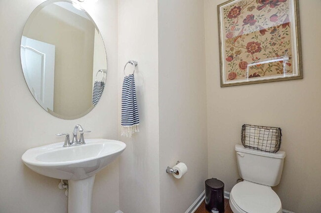 Building Photo - "Charming 3-Bedroom Townhouse in Indian La...