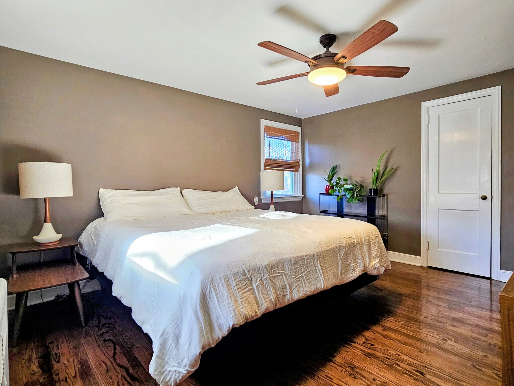 Building Photo - 947 Janet Ave