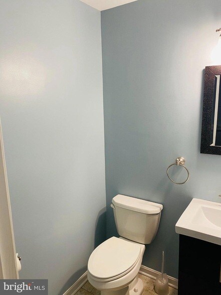 Building Photo - 8825 Goose Landing Cir