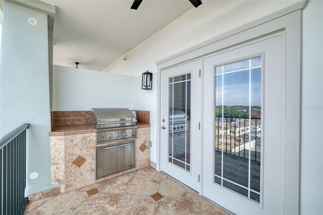 Building Photo - 2305 Edgewater Dr