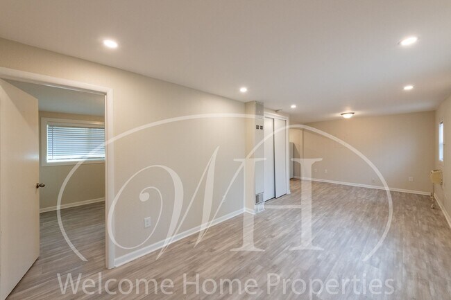 Primary Photo - 1 bedroom with Peaceful Back Yard on Quiet...
