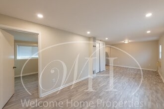 Building Photo - 1 bedroom with Peaceful Back Yard on Quiet...
