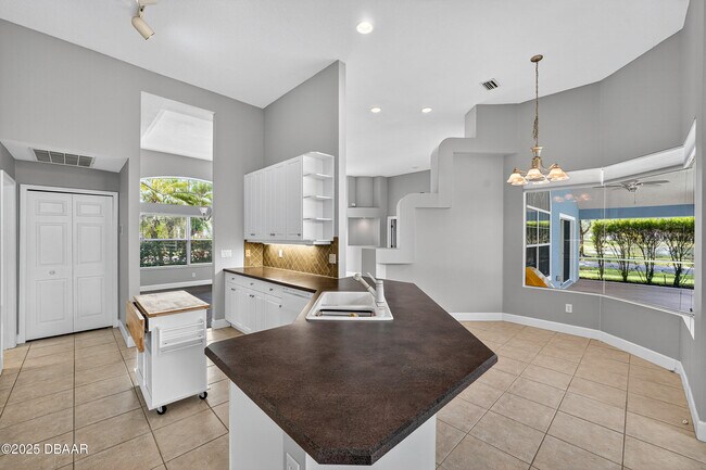 Building Photo - 1201 Hampstead Ln