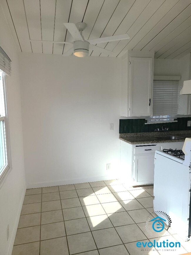 Building Photo - 4323-4333 Gresham St - 1405 Grand Ave