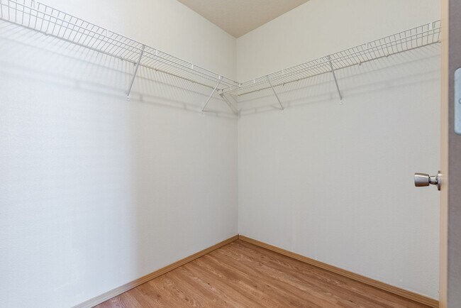 Building Photo - Beautiful 4bed/2.5bath - 1/2 OFF First months rent!