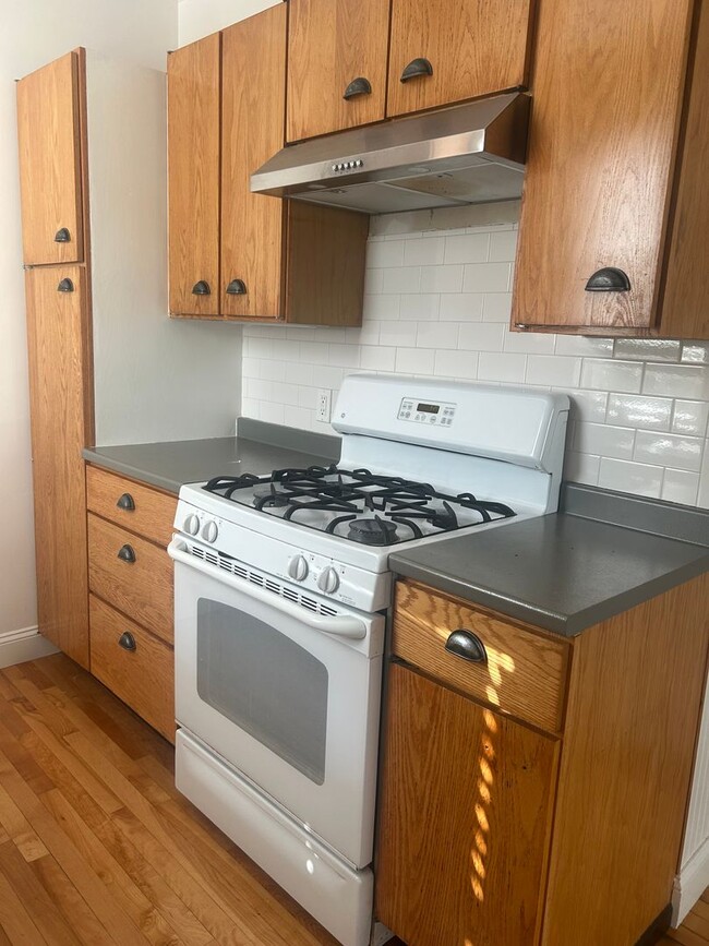 Building Photo - Beautiful 3BR/1.5BA Home Available October...