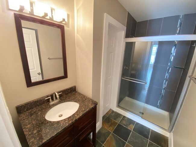 Building Photo - 885 Dennison Ave