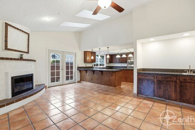 Building Photo - 13902 NE Piper Rd