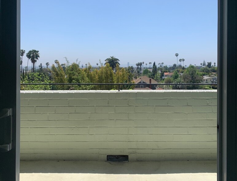 Large Balcony - 7560 Hollywood Blvd