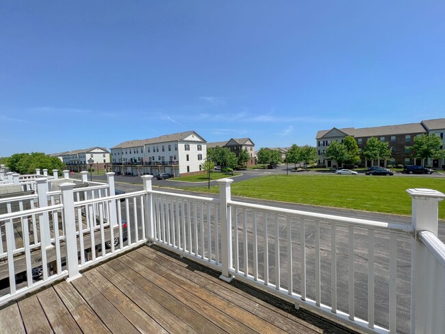 Building Photo - Expansive Dublin Condo for Rent in The Fal...