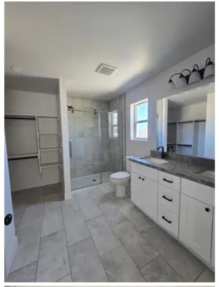 master bath/2nd closet - 1168 Jasper Loop