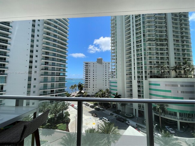 Building Photo - 1300 Brickell Bay Dr