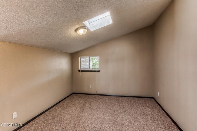 Building Photo - 4352 Loma De Brisas Dr