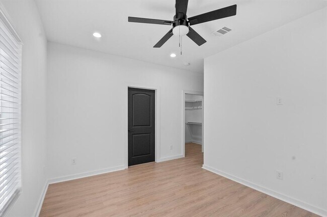 Building Photo - 9730 Tuffly St