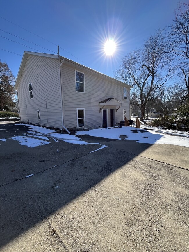 Building Photo - 119 S 8th St