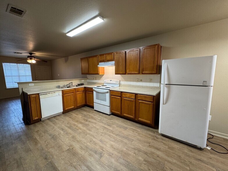 Building Photo - 408 Brittney Way