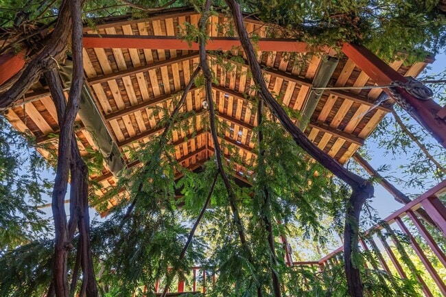 Building Photo - Mediterranean Beauty in Crescent Park – 5B...