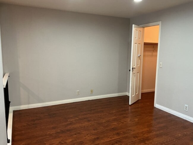 Building Photo - Los Caballeros Clubhouse #1304