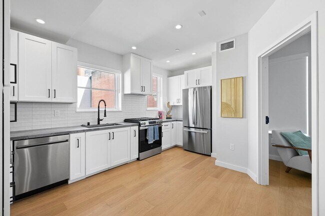 Building Photo - 693 Sutter St