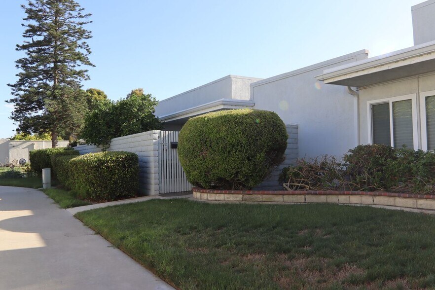 Building Photo - 2131 Via Puerta