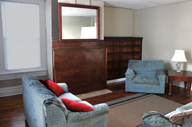 Building Photo - 975 Church St