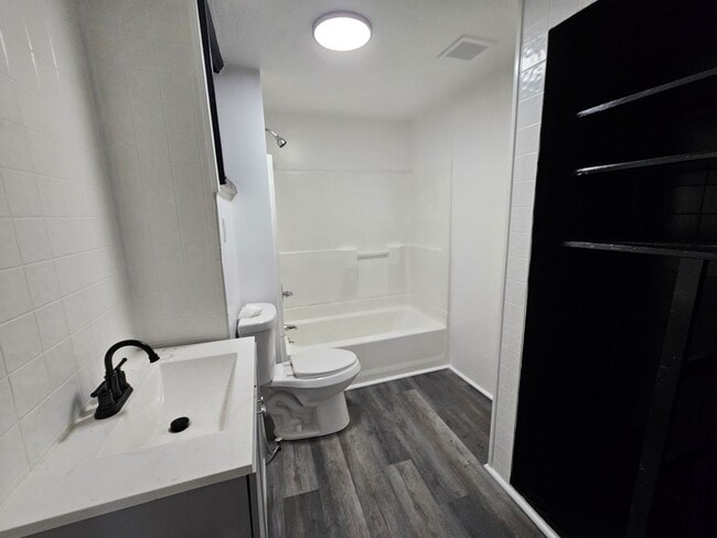 Building Photo - Newly Updated 2 bedroom 1 Bath House for r...