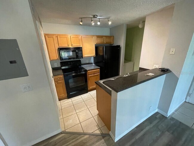 Building Photo - 420 Forestway Cir