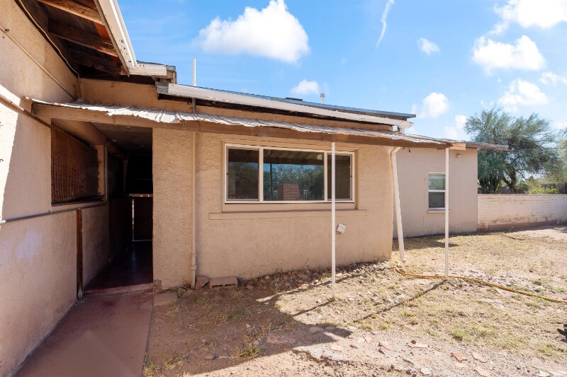 Building Photo - 3833 N Tyndall Ave