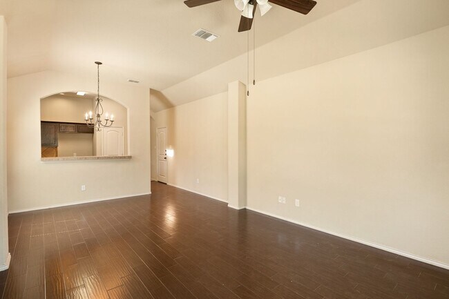 Building Photo - Beautiful 3 Bedroom Duplex Located in New Braunfels, Texas!