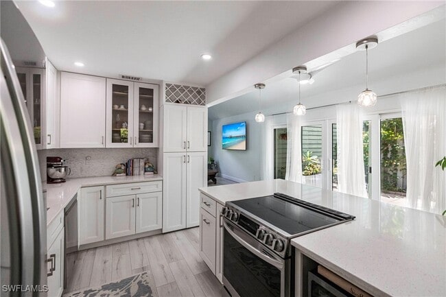 Building Photo - 1323 Solana Rd